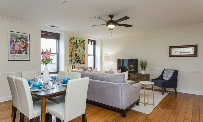 Downtown Nashville Condo | Prime Downtown Condo: Free Parking, Pool & Spa Access