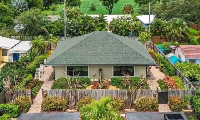 Victoria Park House | Downtown Duplex with Ocean View & Top Guest Ratings 9.8