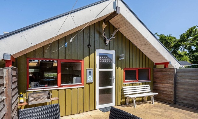 Rendbjerg House | Ofelia: Pet-Friendly Hotel with Ocean Views Near the Inlet