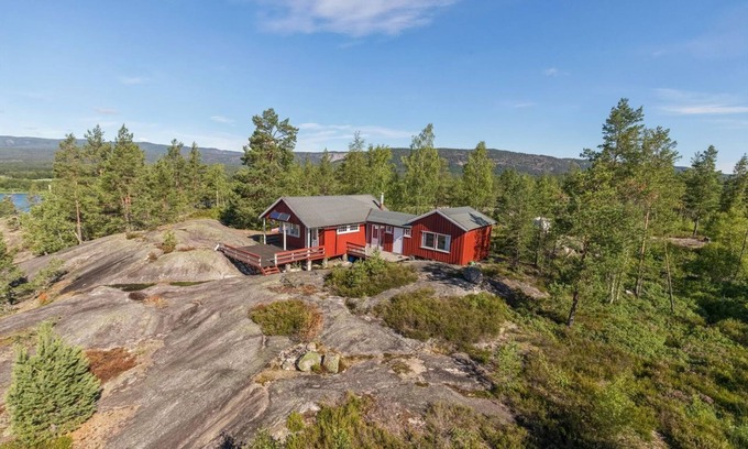 Amli Cabin | Panoramic View Off-Grid Cabin: Rated 10/10, Pet Friendly