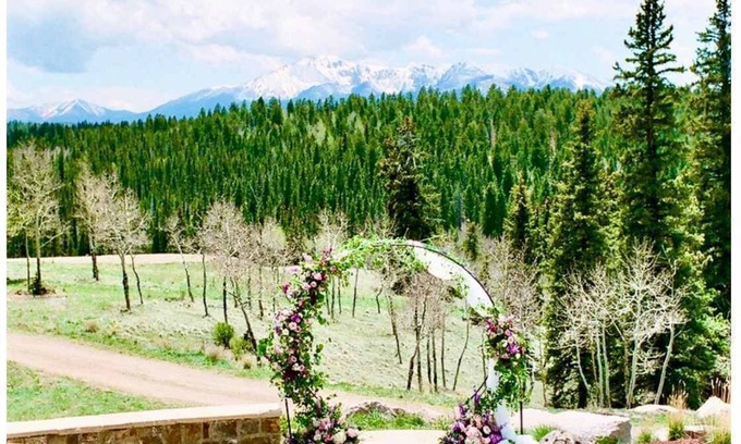 Woodland Park Villa | Unforgettable Off Grid Luxury Experience with Spa and Lake View