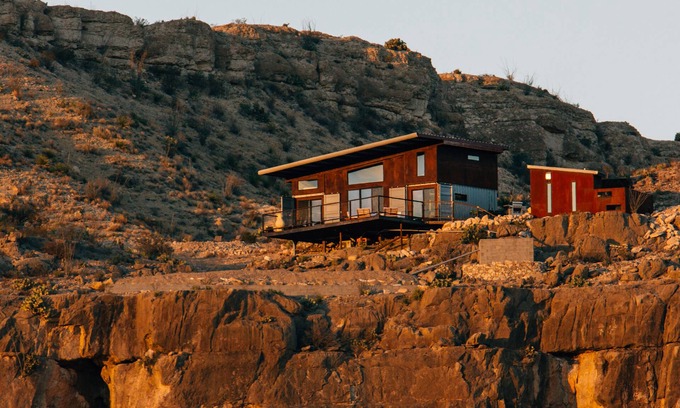 Terlingua House | Modern Cliff House: Guest Rated 10/10 & Child Friendly