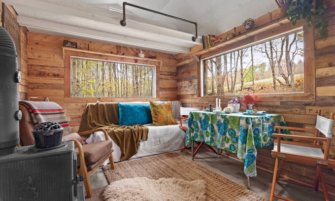 Bovina Center House | Cozy Off Grid Mountain Cabin with Pet-Friendly Amenities