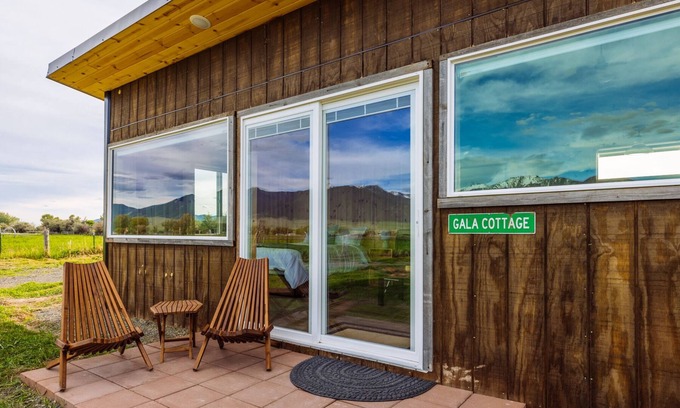 Whitehall Other | Enchanting Tiny Home Amid Apple Orchards with Mountain Views