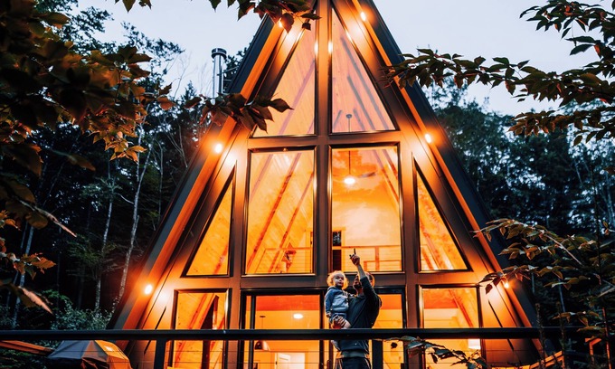 North Jay Cabin | Unplugged Retreat: Off-Grid Getaway with Hot Tub & Kayaks