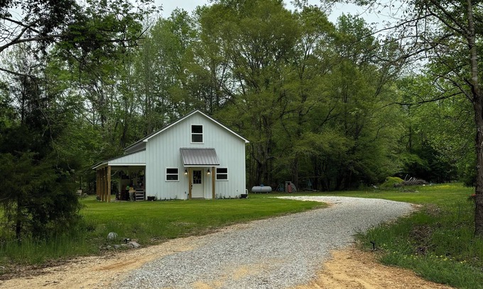Water Valley Cottage | Discover Hidden Gems: Pet-Friendly & Family Amenities Await