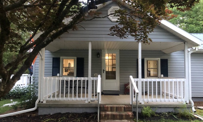 Salem Cottage | Family-Friendly Cottage: Ideal for Fishermen and Ocean Views