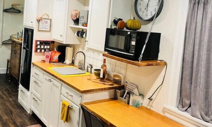 Conroe House | Discover the Off The Beaten Path Country Cottage Retreat