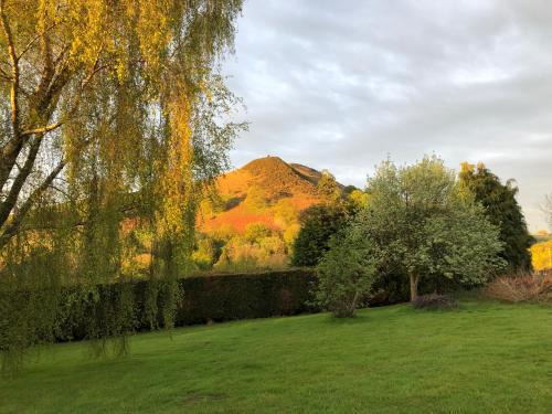 Kington Bed & Breakfast | Idyllic Offa's Dyke Lodge B&B with Scenic Ocean Views