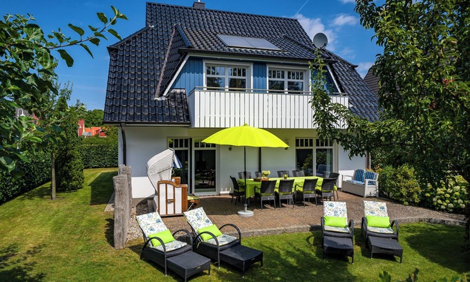 Ostseebad Prerow House | Idyllic Oceanfront Retreat with Fiber Optics & Spa Access