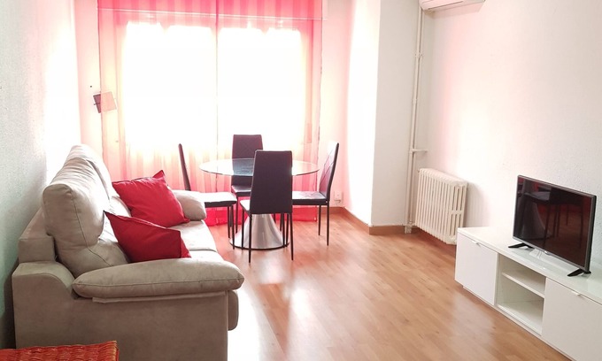 Arganzuela Apartment | Unforgettable Summer Stay with Spa & Family Amenities