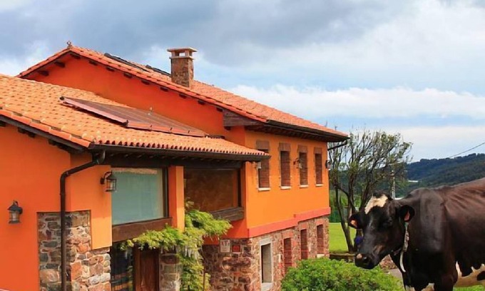 Logrezana Cottage | Family-Friendly Coastal Retreat Near Gijon with Ocean Views
