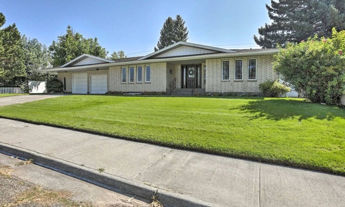 Idaho Falls House | Top-Rated Hotel with Fast WiFi and Garage Access