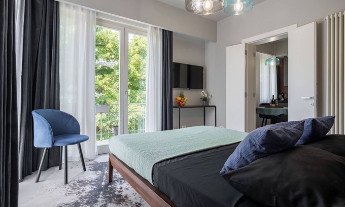 Padova Apartment | Discover OFFICINE CAVOUR: Cozy Retreat with Spa & Breakfast