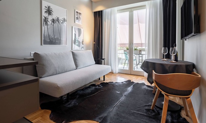Padova Apartment | Enjoy Comfort at Officine Cavour: Oak Two-Room Apartment