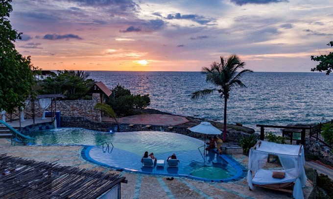 Bocachica Cabin | Oceanfront Retreat at Offshore: Pet-Friendly & Pool Access