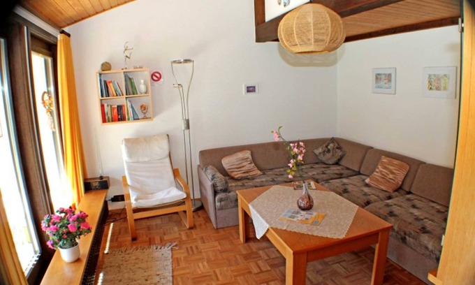 Ofingen House | Discover Ofi-132a: Family-Friendly Retreat with Ocean Views