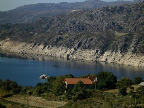 Montalegre Bed & Breakfast | Stunning Oceanfront Retreat at Oficina Do Joe Guesthouse