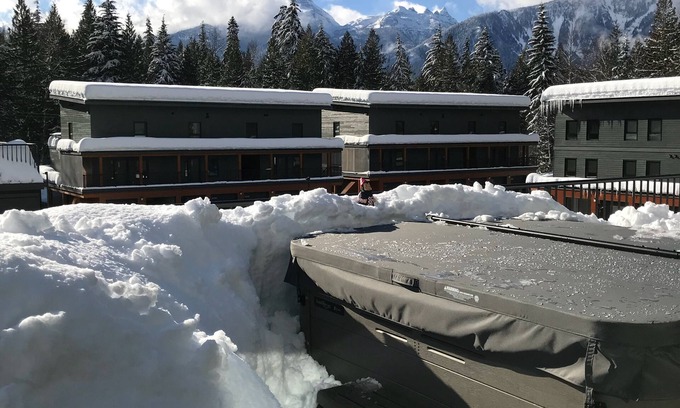 Revelstoke Condo | Revelstoke OG Mackenzie Village: Top-Rated Stay with Spa