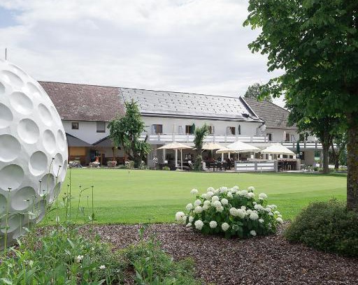 Kematen an der Krems Resort | Oceanfront Retreat at OG's Golf Lodge with Hot Tub & Dining