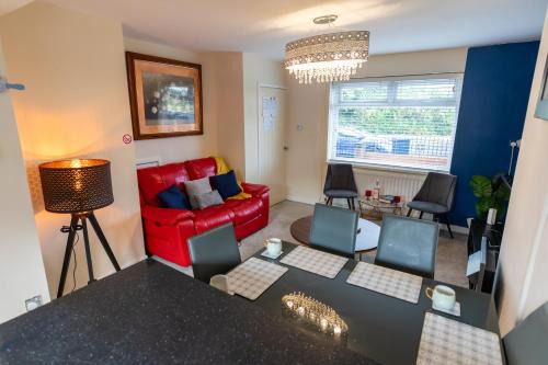Sunderland House | Family-Friendly OG Retreat: FREE WiFi & Parking Included
