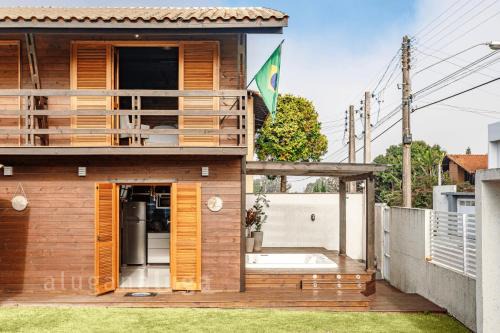 Vila Nova House | Ogram Houses: Cozy Retreat with Hot Tub Near the Beach