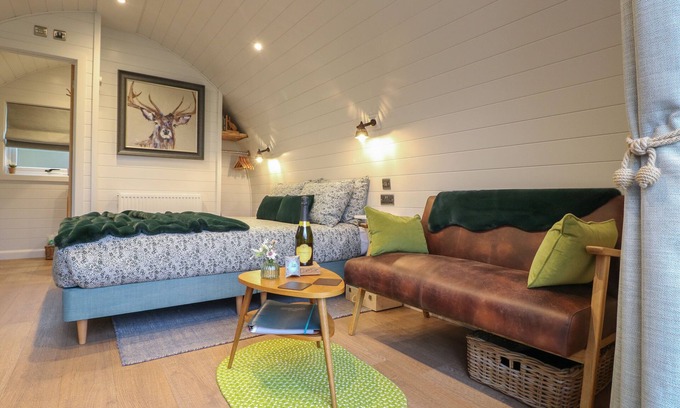 Denstone Cottage | Romantic Getaway at OH DEER with Hot Tub in Ashbourne