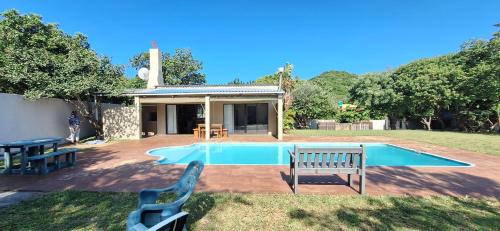 Lopes Apartment | Family-Friendly Ohana Pool Cottage with Oceanfront Views