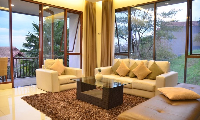 Hegarmanah Villa | Permai 7B Villa: Family-Friendly Retreat with Private Pool