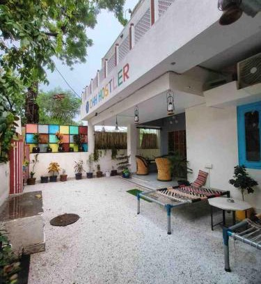 Bani Park Hotel | Discover Ohh Hostler: Family-Friendly 4-Star Retreat