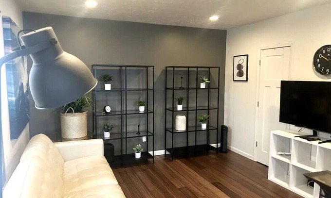 Detroit - Shoreway House | Cozy Ohio City Home with Breakfast and Pet-Friendly Perks