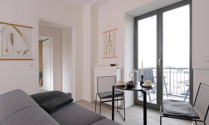 Wismar Apartment | Ohlerich Speicher App. 12: Top-Rated Stay with Spa Access