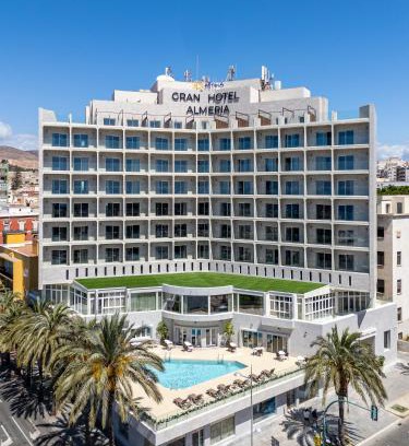Almeria Centro Hotel | Discover Ohtels Gran Hotel Almeria with Oceanfront Views