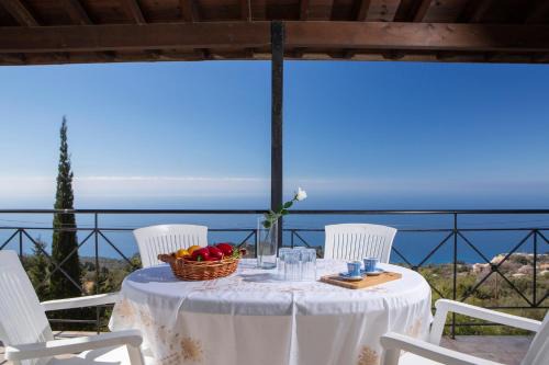 Lefkas Apartment | Discover oikos Vikentios: Pet-Friendly Retreat with Breakfast