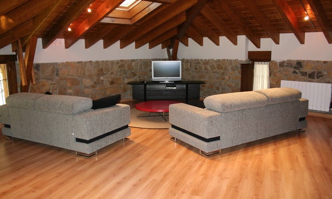Berriz Cottage | Cozy Oka Cottage for 6 with Spa & Kitchen Amenities