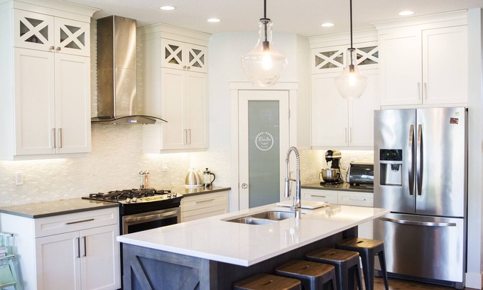 Vernon House | Ideal Family Retreat Near Silver Star with Ocean Views