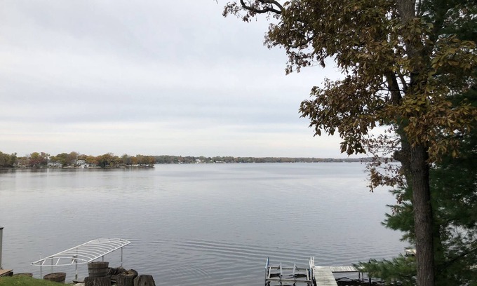 Okauchee House | Lakefront 3BR/2B Retreat with Boat Slip and Breakfast Included