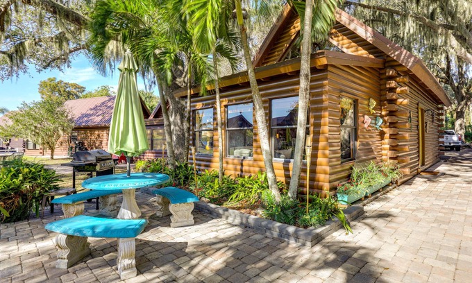 Okeechobee Cabin | Okeechobee Cabin w/Patio & Community Pool!