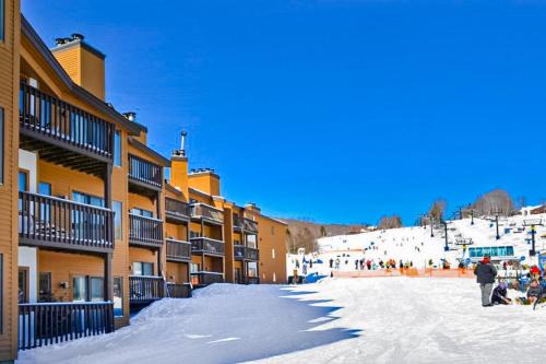 Ludlow Apartment | Child-Friendly Retreat at Okemo Mountain Lodge B203
