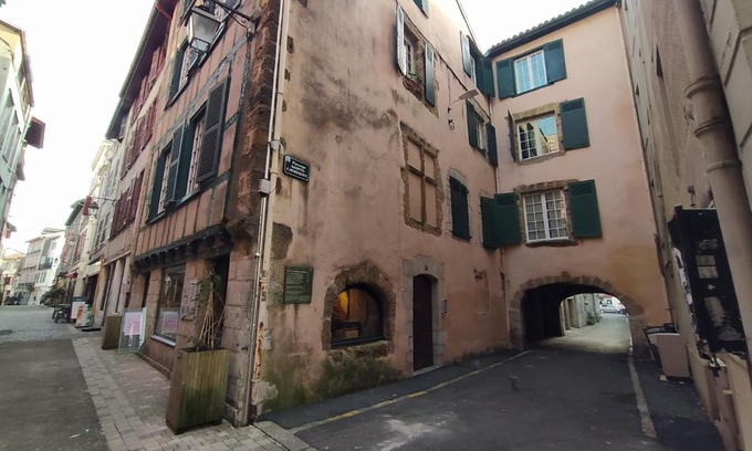 Mont-de-Marsan Apartment | Discover Okera du Moun: Family-Friendly Getaway Awaits