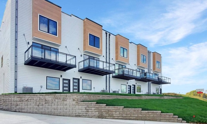 Arnolds Park House | Okoboji Lakeside Retreat In Arnolds Park