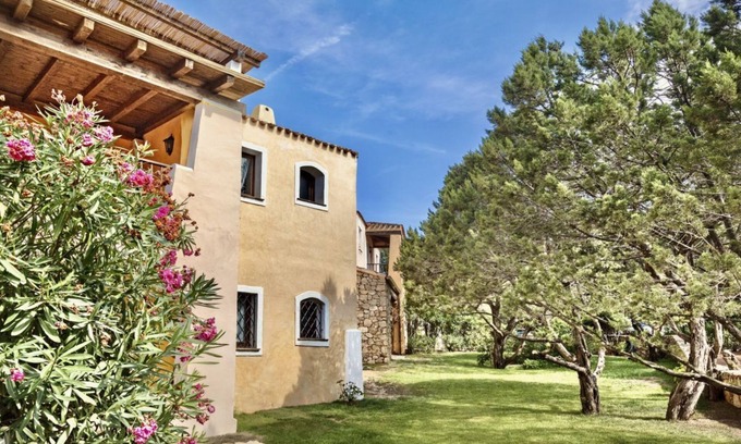 Liscia di Vacca Apartment | Oleander Garden Two-Room Apartment with Ocean View Amenities
