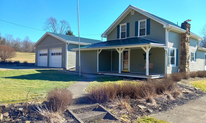 Cranberry House | Cozy Country Retreat at Ol' Miller Farm - Guest Rated 9.8