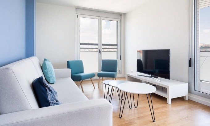 Sant Adria de Besos Apartment | Olala harbor forum 5. 3