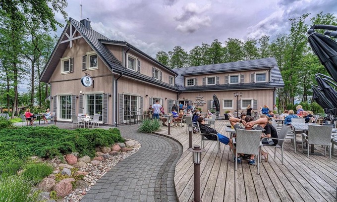 Klaipeda District Municipality House | Olando Kepure: Guest Rated 9.3 with Hot Tub & Restaurant