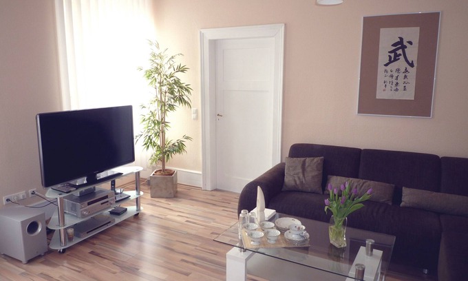 Sudstadt Nordlicher Teil Apartment | Cozy Old Apartment Südstadt Central with Pool & Breakfast