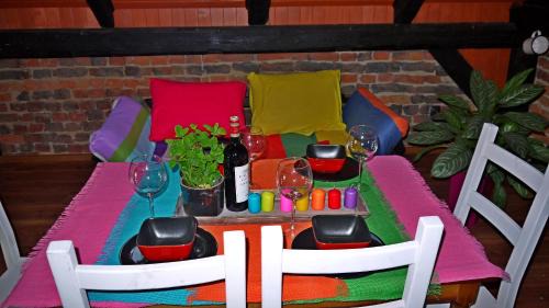 gmina Zorawina Apartment | Old Attic House: Pet-Friendly Retreat with Hot Tub & Breakfast