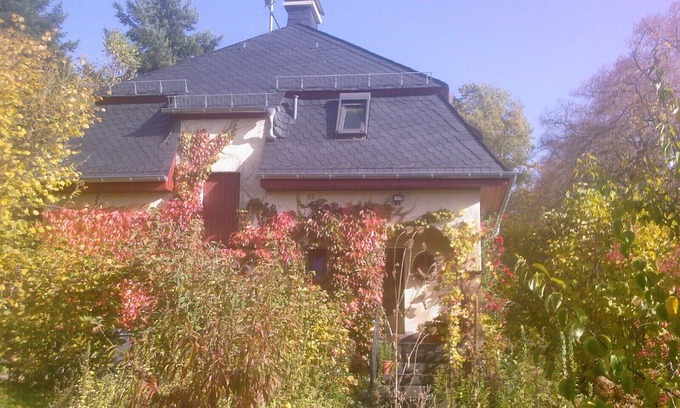 Schalkenmehren Apartment | Discover Old Bahnwärterhaus: Secluded Retreat with Pool