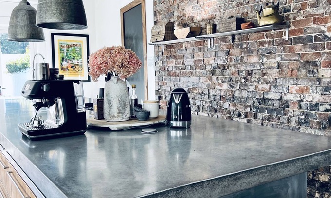 Robertson House | Explore Old Bakery Guest House with Pet-Friendly Amenities