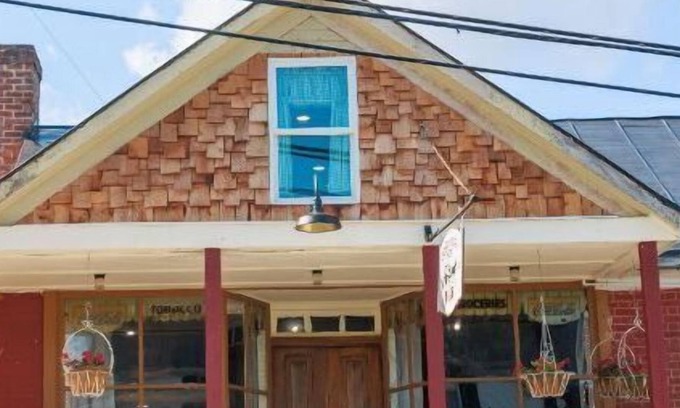 Rockbridge Baths Bed & Breakfast | Old Brownsburg Store B&B